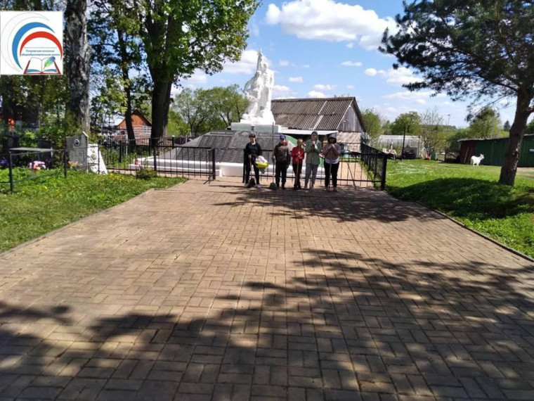 Благоустройство братской могилы села Покров.
